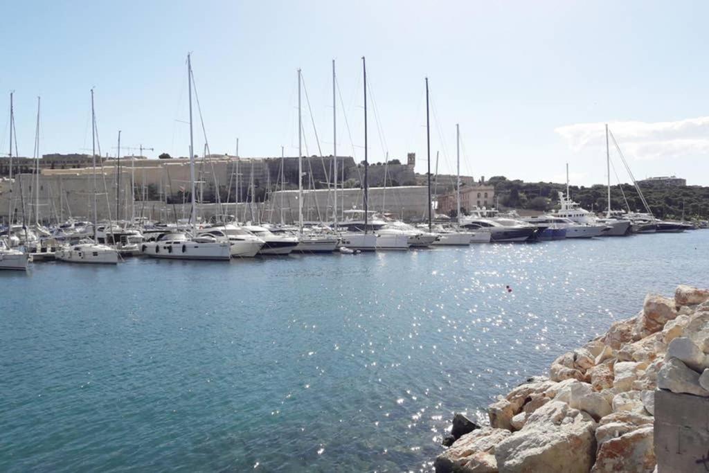 Centre Point, Malta'S Most Central Pieta Bagian luar foto